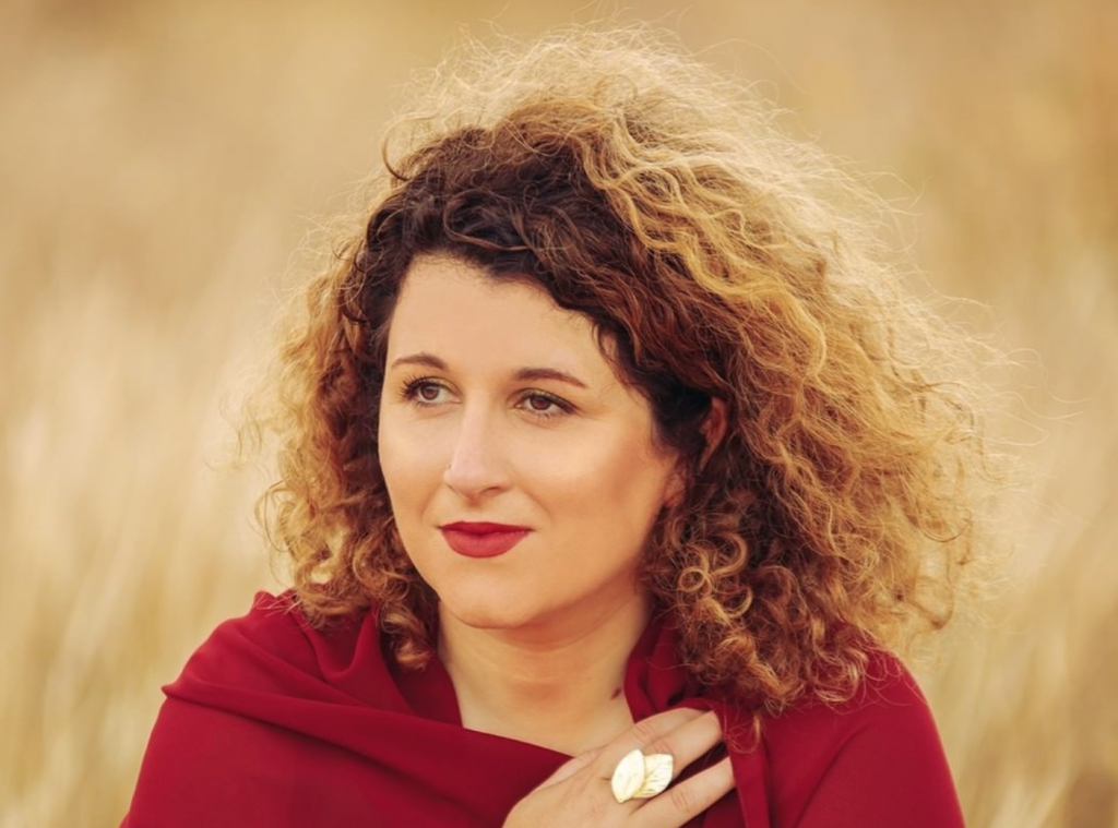 Lara Eidi : L’Artiste qui Éveille l’Amour avec son Projet Sun