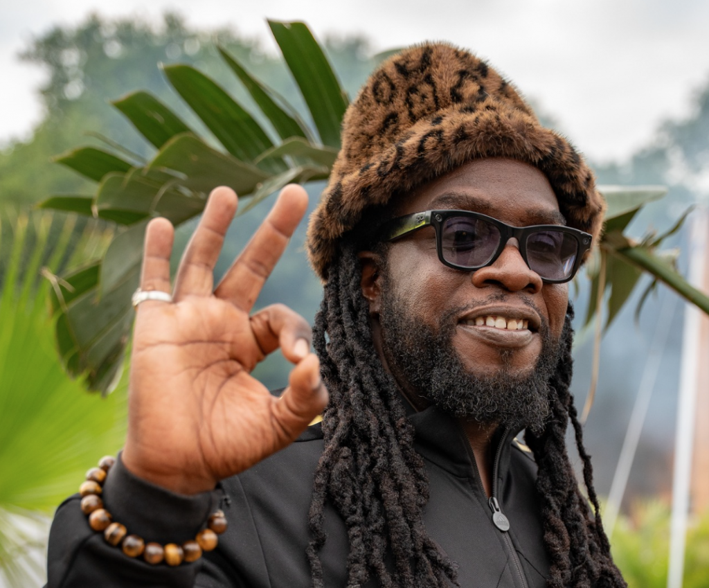 Mojo Morgan signe la bande-son lumineuse de la rentrée avec Jamaica Love