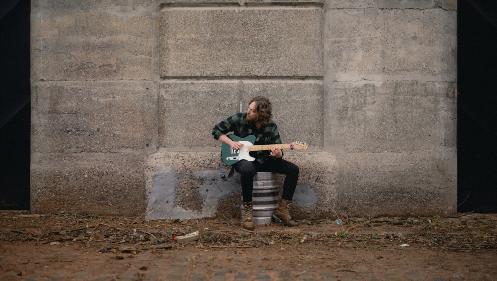 Neil Potter libère nos sens avec “Música El Idioma Del Amor”