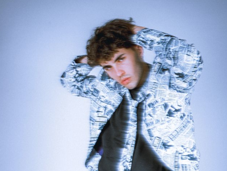 SØREN : Un cri d’amour incandescent entre pop rock, techno et émotion brute