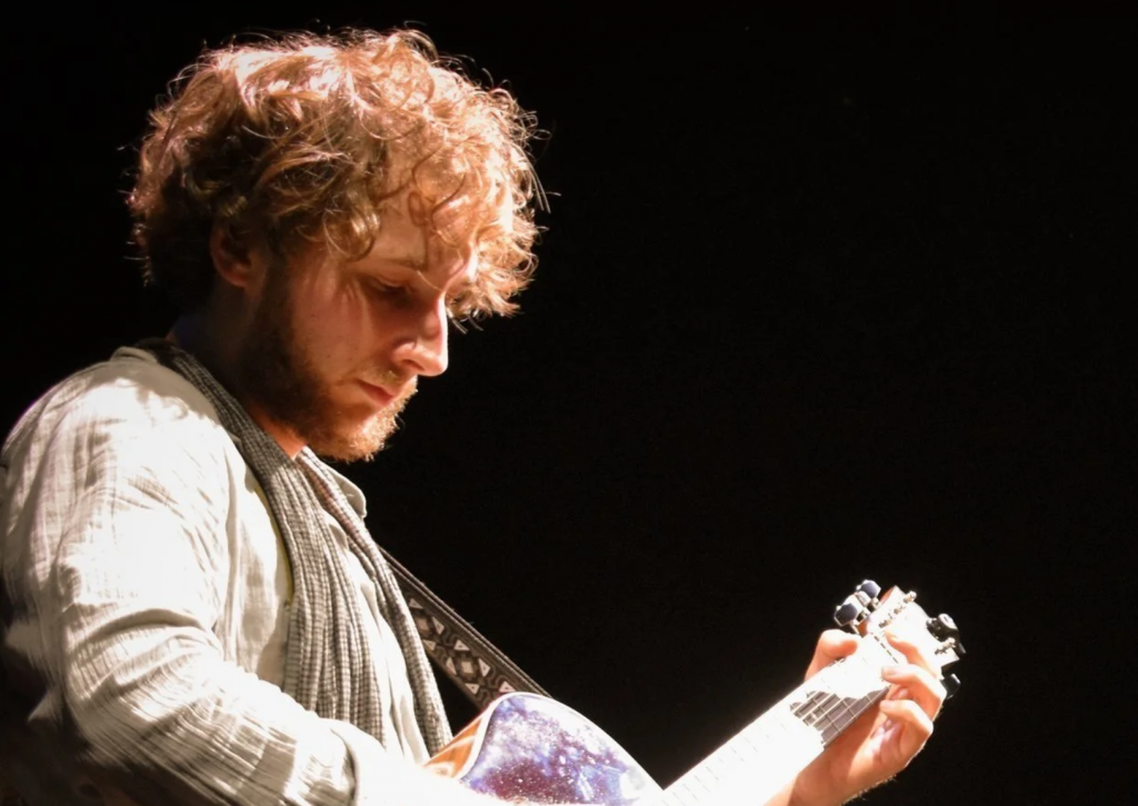 “Fly Away” : L’Évasion Silencieuse de Peter DiMaggio