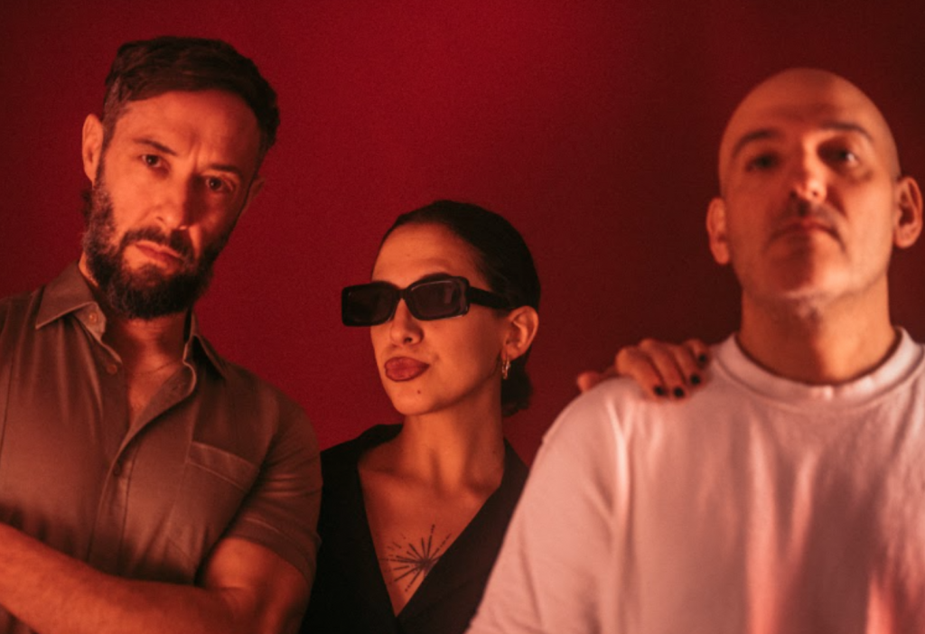 chinachinachina dévoile son premier album « dive in / breathe out »