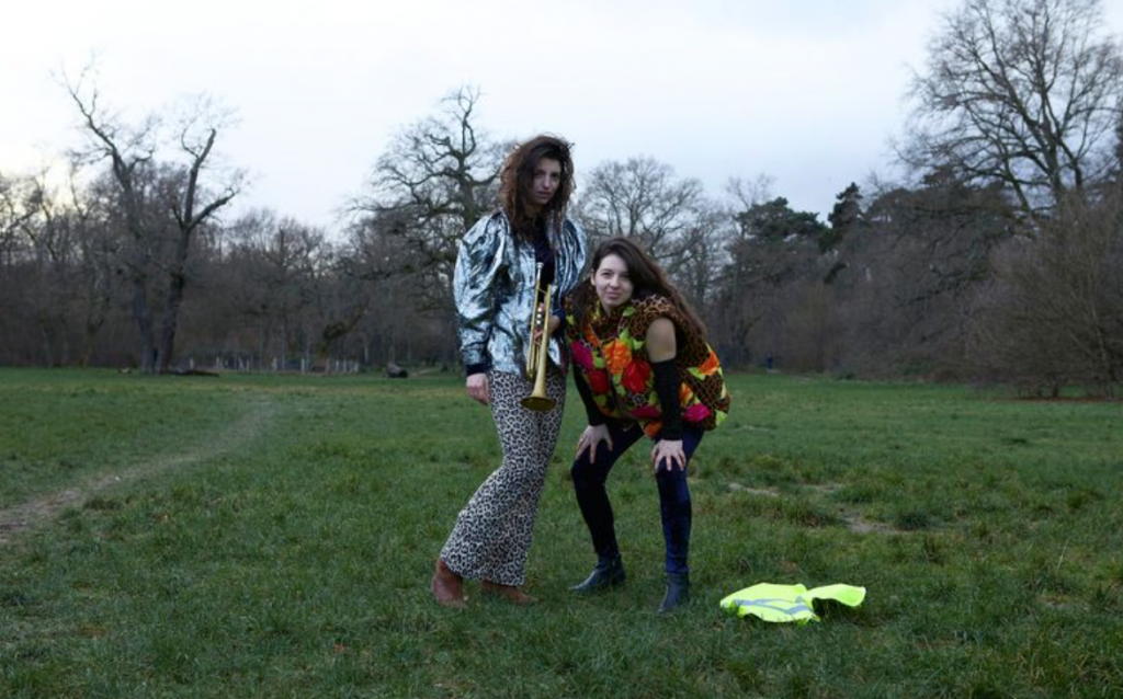 Avant la sortie de son futur EP,  L’oléfan présente « le danger me guette » un titre d’amour pop expérimental, une course-poursuite contre l’ennui