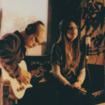 Quand la dream-pop rencontre le chamber-folk : plongée dans la musique de Memory Spells & Jordan Whitlock