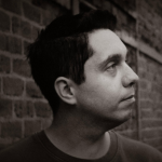 Une étreinte sous forme de synthé : Tim Vicia sait transformer la solitude en pop