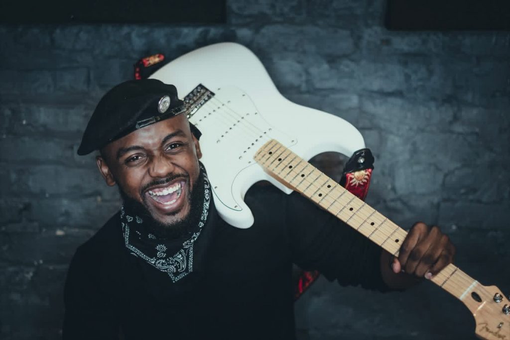 Attack the Sound atteint le Top 200 des iTunes au Royaume-Uni avec « Fadiya ».