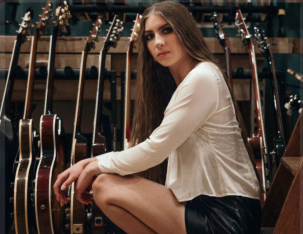 Julia Sommerfield dévoile un premier single saisissant, Ratata