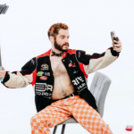 Elare André annonce la sortie de son premier album, MUSIC FOR ALL OCCASIONS