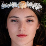 THEA ROSE dévoile le clip de « Chasse à la sirène »