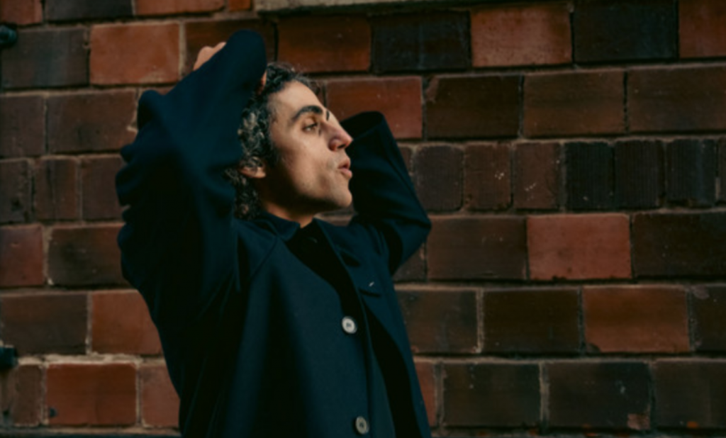 Une chanson née de la perte : « Holdin On » de Chris Pannella touche profondément